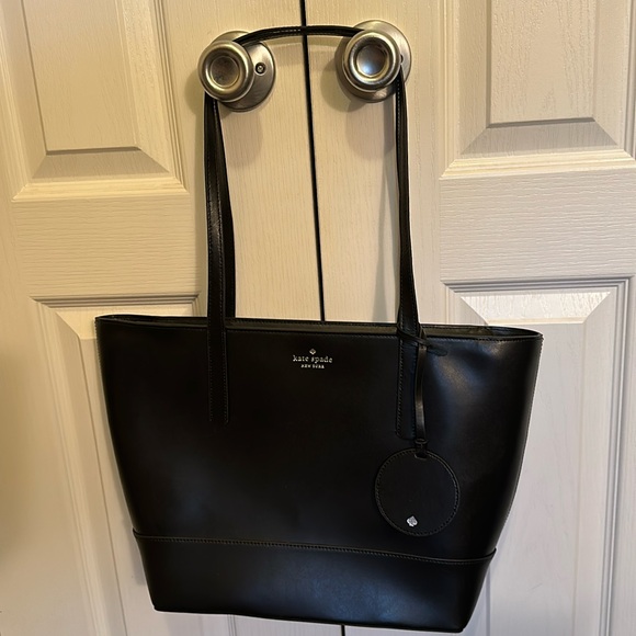 kate spade Handbags - Authentic Kate Spade shoulder bag